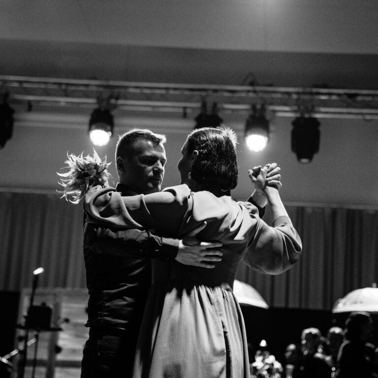Argentinietiško tango šokėjai ir jų emocijos: straipsnis apie tango ir smegenų sveikatą