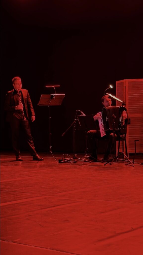 Gyva tango muzika Teatro Del Paso scenoje: ansamblis "Trio Unico"